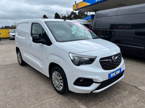 2023/23 VAUXHALL COMBO 1.5 2300 PRO L1 H1 100 BHP ** GREAT SPEC **