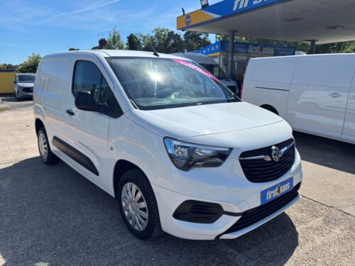 2020/70 VAUXHALL COMBO 1.5 2300 SPORTIVE L1 100 BHP  ** SAME DAY DRIVE-AWAY **